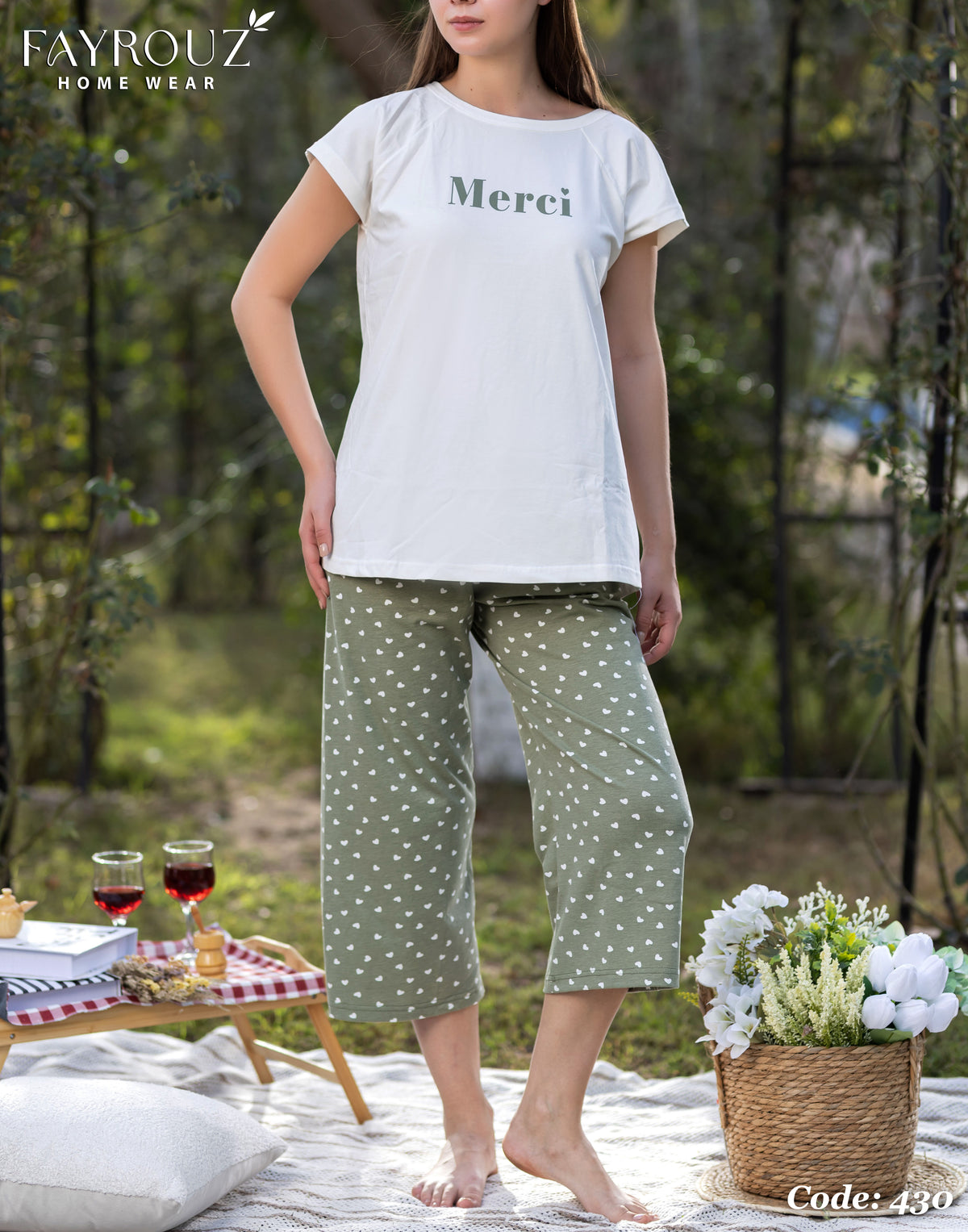 طقم بيجامة Merci White Cotton بأكمام قصيرة وشورت برمودا بطبعة قلوب باللون الأخضر الزيتوني